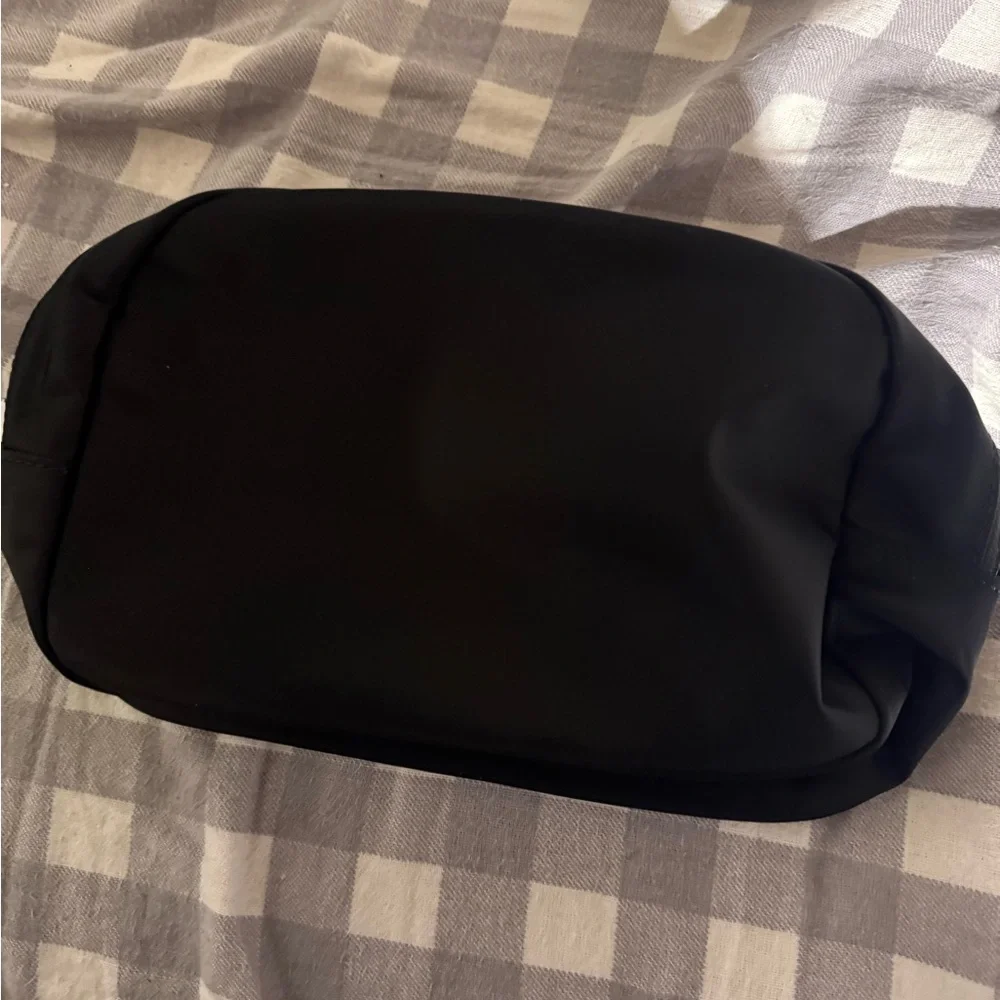 lululemon athletica Onyx Black VR Accessories Pouch Case